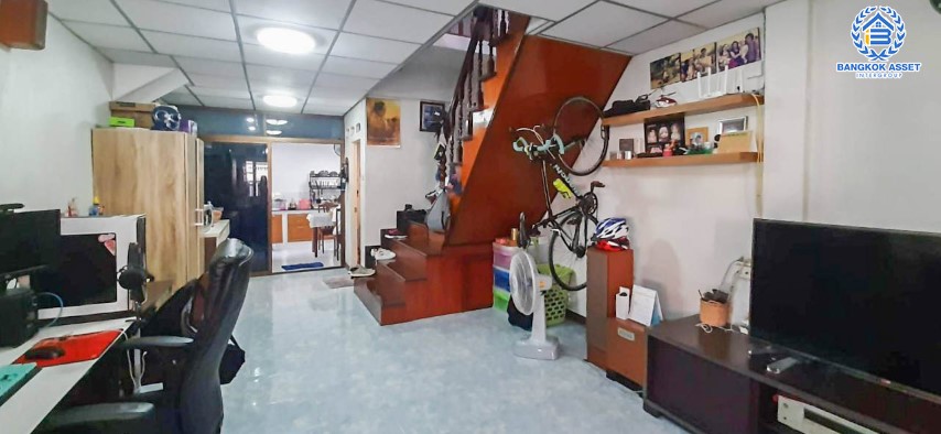 *****บ้านแฝดมือสองย่านกรุงเทพฯ ม.พระปิ่น2 ติดถ.บรมราชชนนี หลังมุม! เนื้อที่กว้างขวางถึง 36 ตร.ว. ฟังก์ชัน 4 ห้องนอน 2 ห้องน้ำ 2 ที่จอดรถ มีร้านค้า 2 ห้องสามารถค้าขายได้ บนทำเลดี เชื่อมต่อถ.พุทธมณฑลสาย2, ถ.กาญจนาภิเษก ใกล้ม.มหิดล และทางด่วน "ศรีรัช"